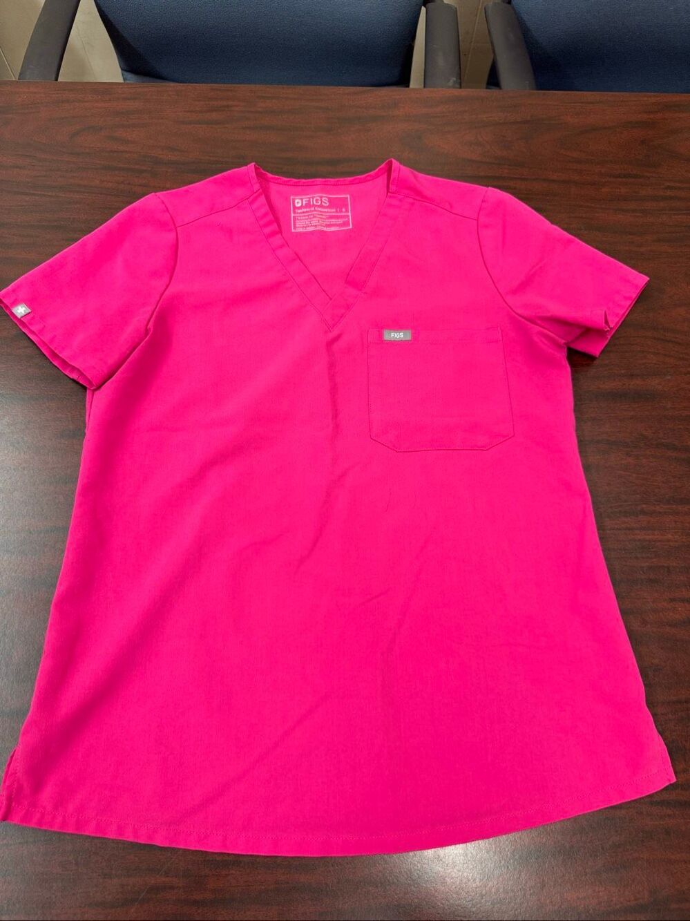 Figs Catarina V-Neck Short Sleeve Scrub Top In Shocking Pink Size Small